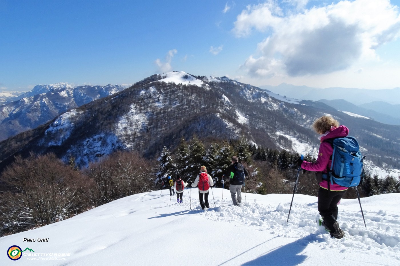 40 In discesa dallo Zuc di Valbona  tracciamo su neve intatta.JPG